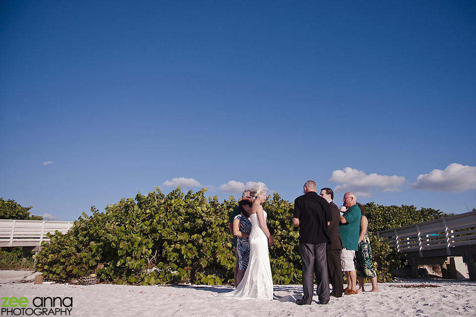 Grys-Tharp-Beach-Wedding-0018