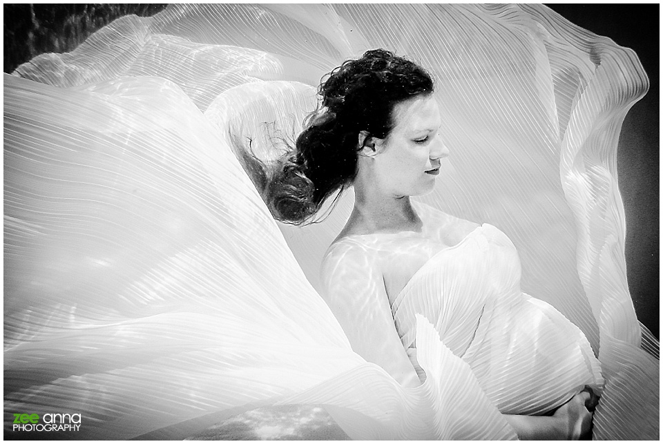 Fort Myers Underwater maternity session by Zee Anna Photography