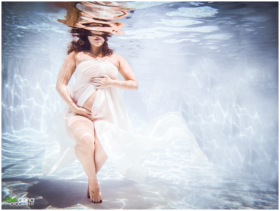 Fort Myers Underwater maternity session by Zee Anna Photography