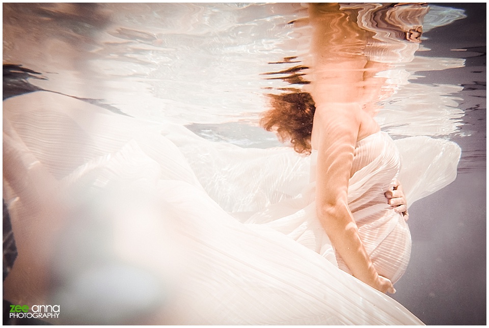 Fort Myers Underwater maternity session by Zee Anna Photography